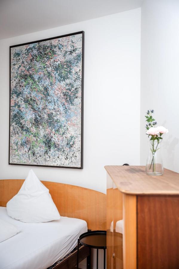Kuenstlerzimmer Im Kulturhaus Haeselburg เกรา ภายนอก รูปภาพ