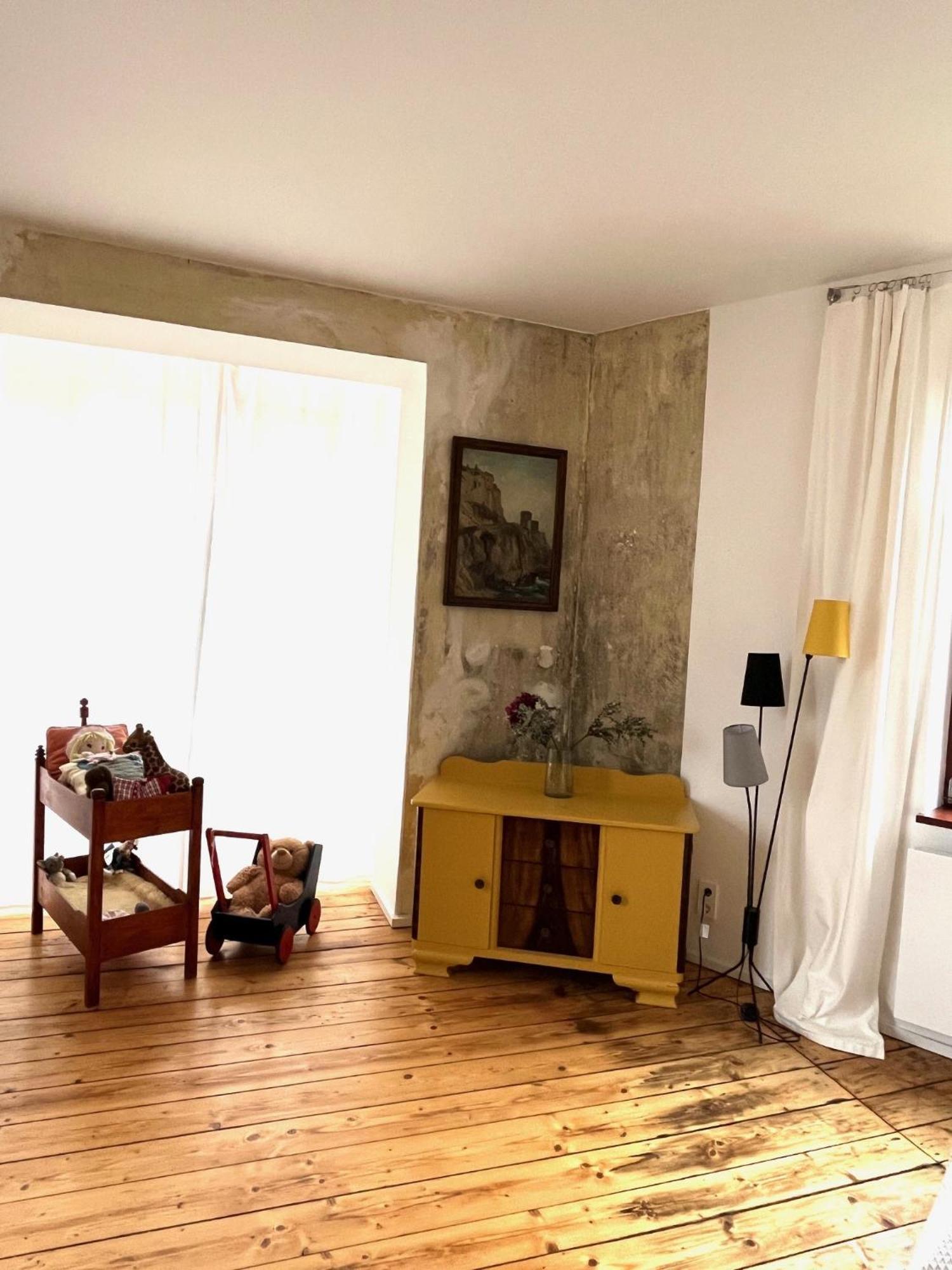 Kuenstlerzimmer Im Kulturhaus Haeselburg เกรา ภายนอก รูปภาพ