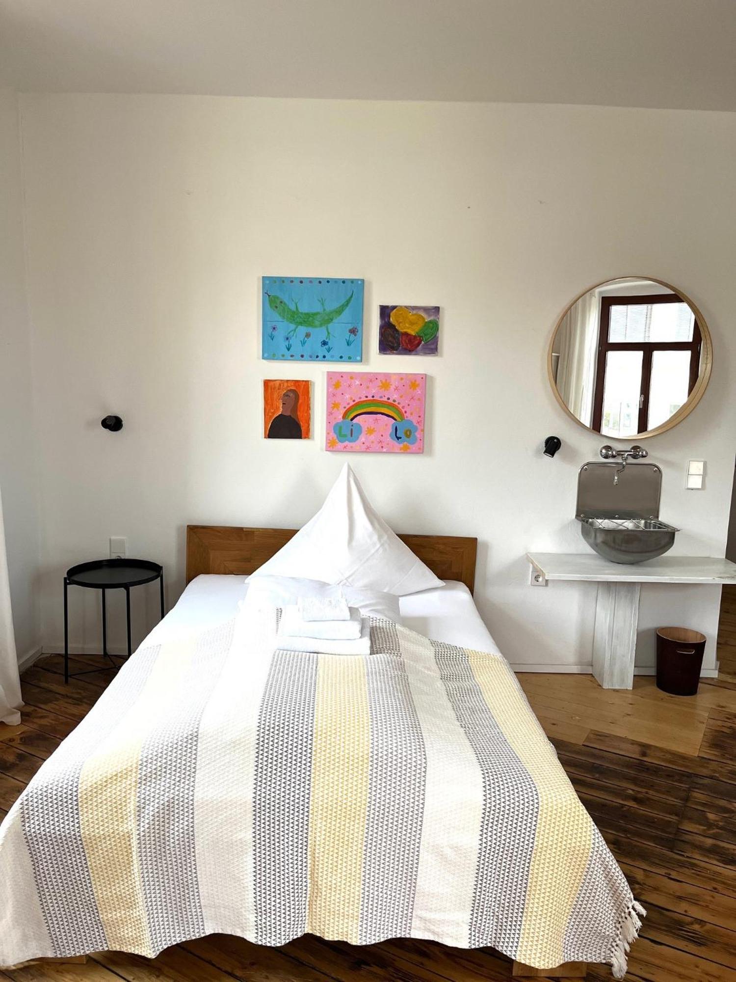 Kuenstlerzimmer Im Kulturhaus Haeselburg เกรา ภายนอก รูปภาพ